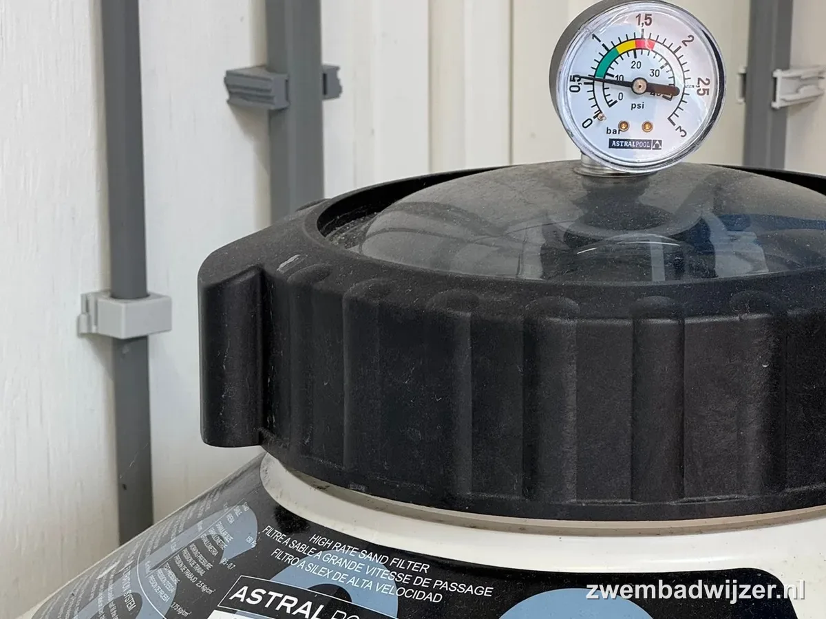 Astral Pool Cantabric zandfilter met manometer op het deksel