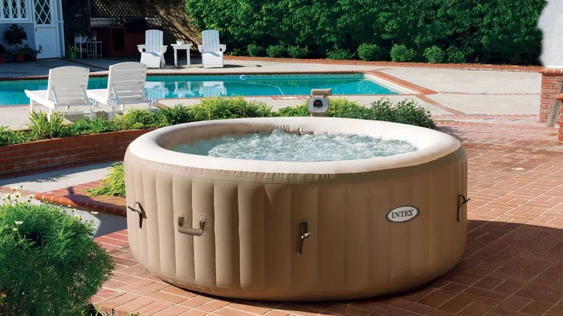 Beste opblaasbare spa voor 4 personen (2026): vergelijking Lay-Z-Spa vs Intex